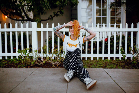 ヌーディストオンリーファンズ ホットxxx 画像