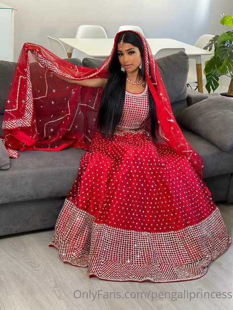 Yasmina Khan 完璧な女優 ギャラリー