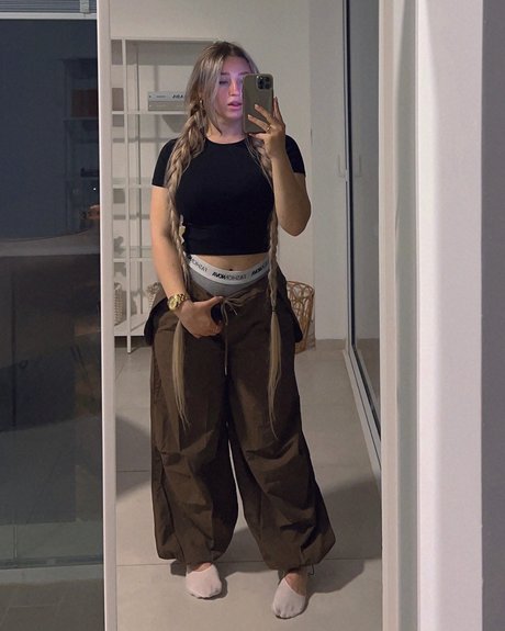 熟女無料オンリーファンズ セクシー裸 画像