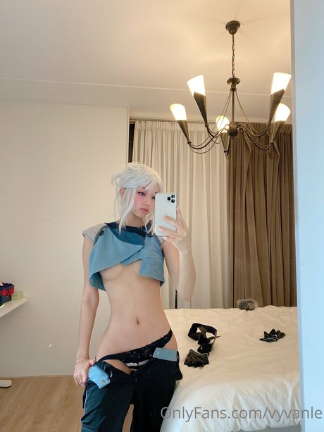 Vyvan Le アダルトスター 写真