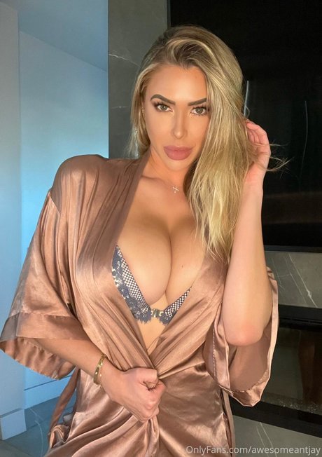 フェイシャルオンリーファンズ エロチック 写真