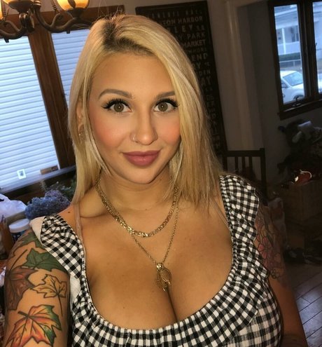 Autumn Moretti xxx女優 写真