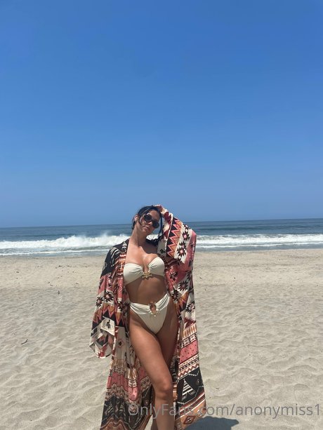 曲線美のブロンド熟女オンリーファンズ ヌード 写真