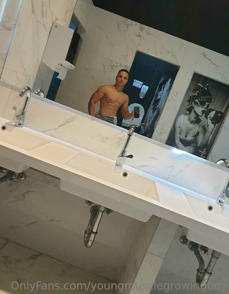 youngmusclegrowingboy ヌードスター 画像