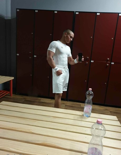 youngmusclegrowingboy 美しいモデル 写真