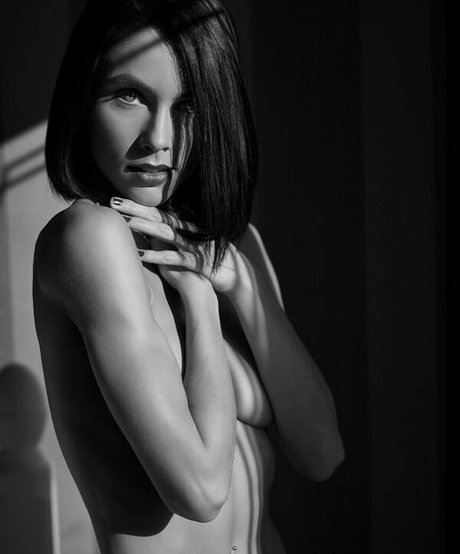 Emma Victoria Louise 独占ポルノスター 写真