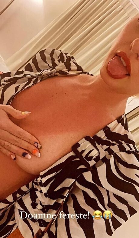 Alexandra Stan 完璧なモデル 写真