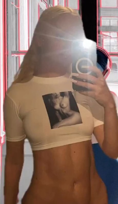 Alexandra Stan ポルノスター ホット 画像