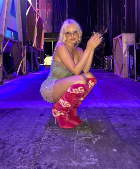 Alexandra Stan セクシーなポルノスター アーカイブ