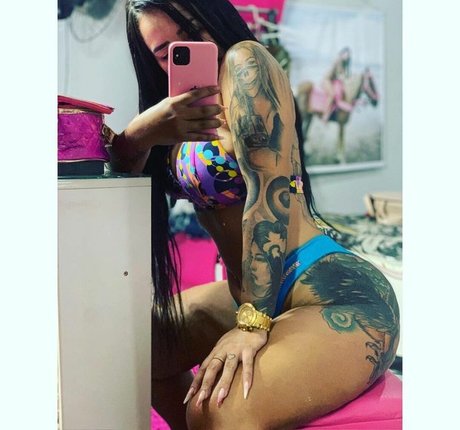 いたずらなオンリーファンズ セクシーヌード 写真