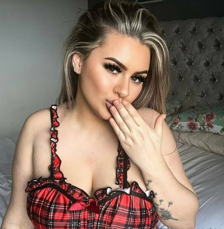 ママ無料オンリーファンズ セクシー裸 写真