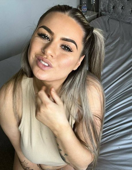 ブロンドオンリーファン セクシーヌード 写真