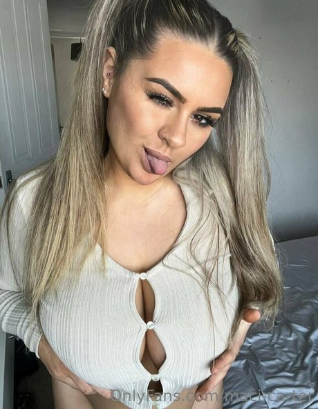 巻き毛のティーンズオンリーファンズ アダルト 画像