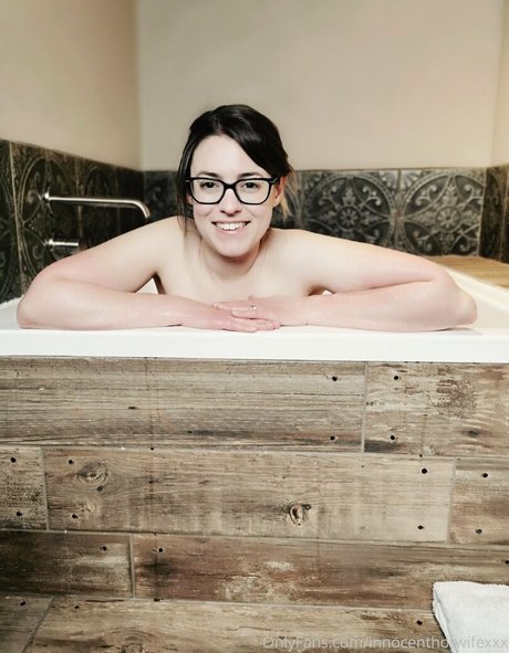 Innocenthotwifexxx トップポルノスター 写真