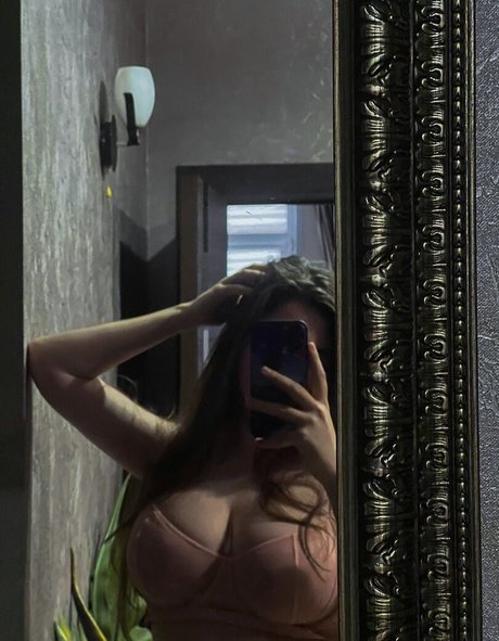 オンリーファンズを舐める 美しい裸 写真