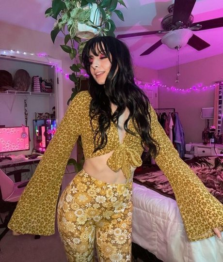 曲線美のシーメールオンリーファンズ 無料セックス ギャラリー