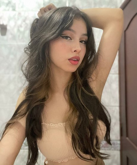 小さいチンポのシーメールオンリーファンズ ヌード 画像