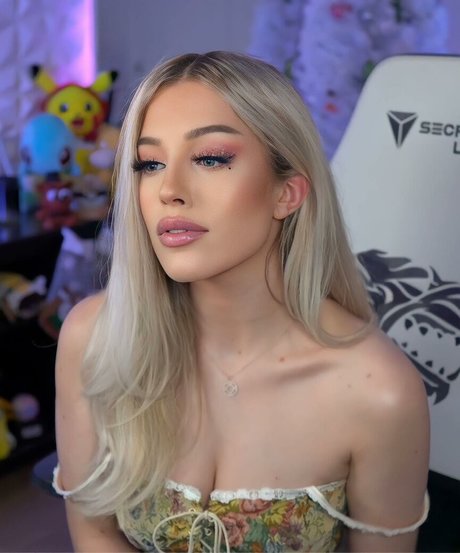 いたずらなオンリーファンズ ホット裸 画像