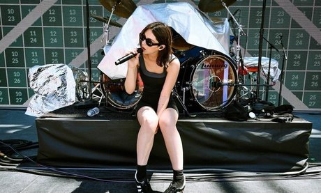 Gracie Abrams スター ヌード アーカイブ