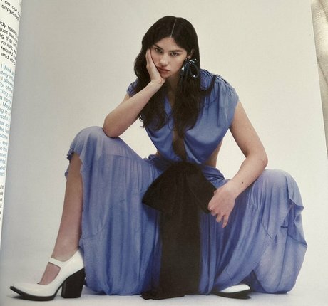 Gracie Abrams セクシーなポルノスター 画像