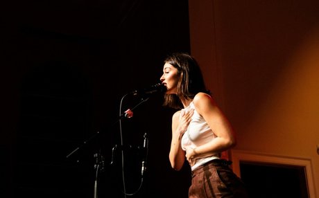 Gracie Abrams ホット女優 写真
