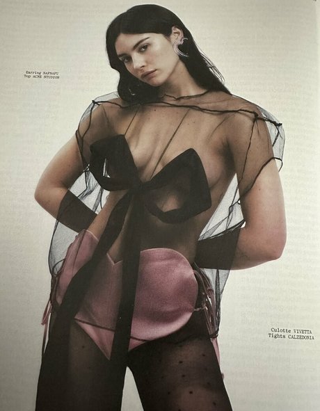 Gracie Abrams HDモデル アーカイブ