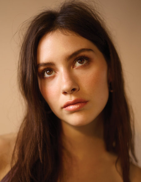 Gracie Abrams 素敵なモデル 画像