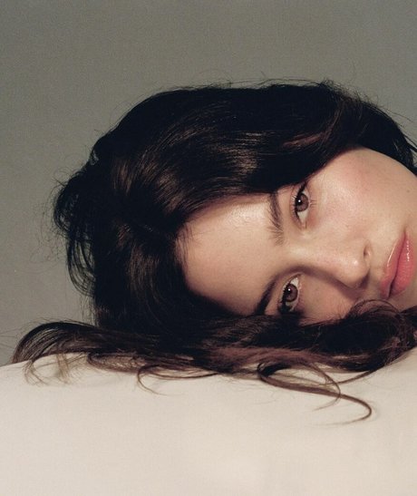 Gracie Abrams ポルノ女優 ギャラリー