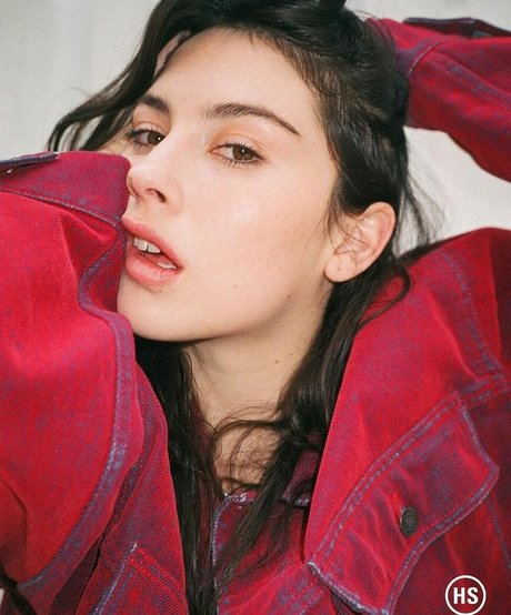 Gracie Abrams 美しいモデル 写真