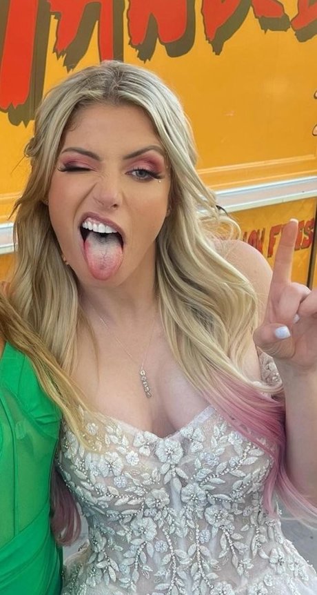 Alexa Bliss トップモデル 画像