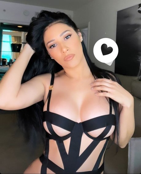 Simaria セックス女優 写真