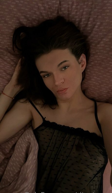 ランジェリーヌードオンリーファンズ xxx 画像