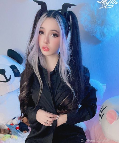 垂れ乳オンリーファンズ 美しいポルノ 画像