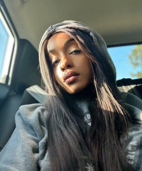 Lily Starfire セクシーモデル 写真