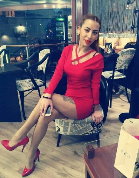 Marinela Adalbertova 素敵な女優 ギャラリー