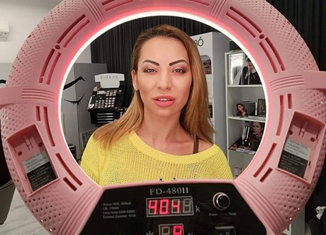 Marinela Adalbertova ポルノ女優 画像