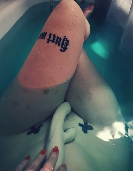 手コキ 主観視点 オンリーファンズ アートヌード ギャラリー