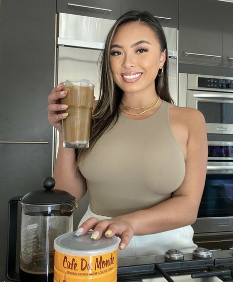 lindavo 女優 画像
