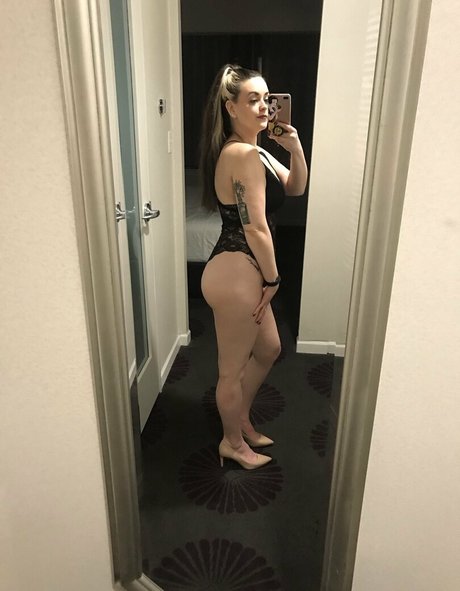 karby セックスモデル 写真