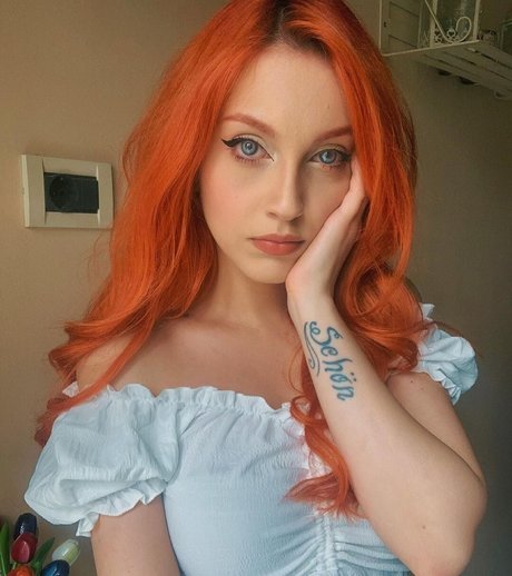 グローリーホール妻オンリーファンズ セクシー 写真