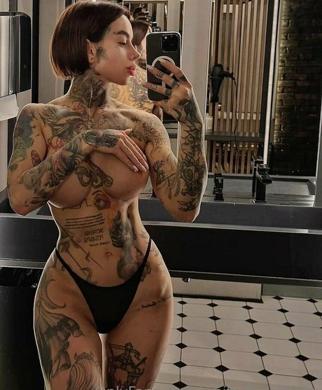 BBC フェムボーイ オンリーファンズ 美しいヌード 写真