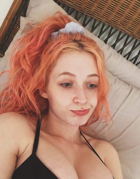 Janet Devlin xxx女優 写真