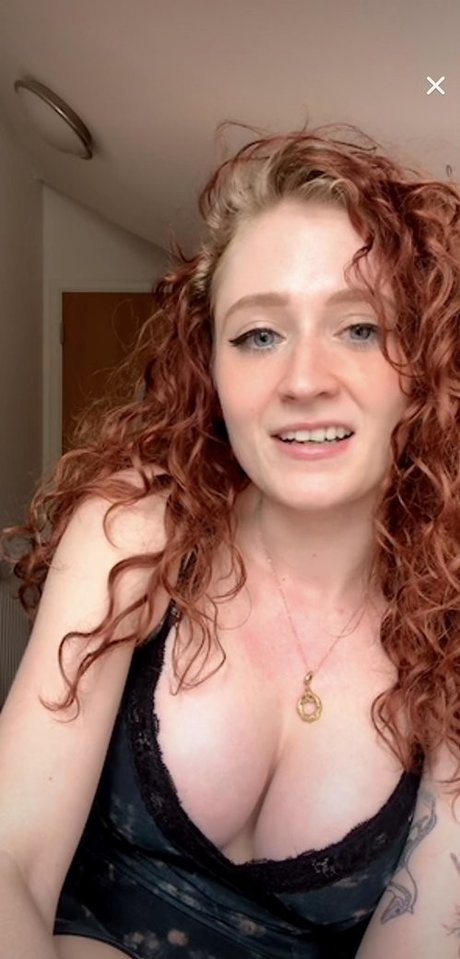 Janet Devlin 独占女優 ギャラリー