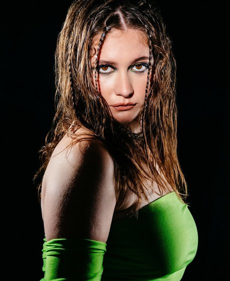 ポッグセルフィーオンリーファン ホット裸 写真