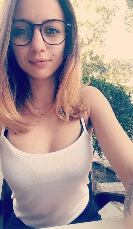 Laure Valee ホットなポルノスター 画像