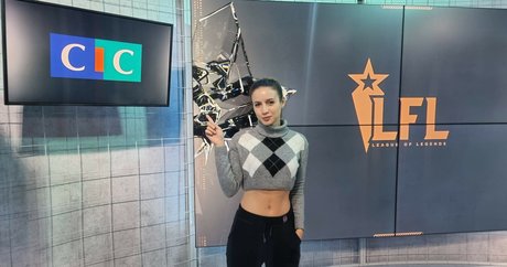 Laure Valee ポルノスター ヌード ギャラリー