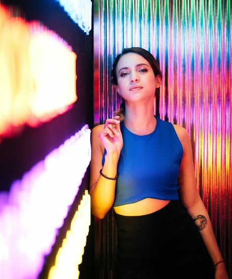 Laure Valee ホットなモデル ギャラリー
