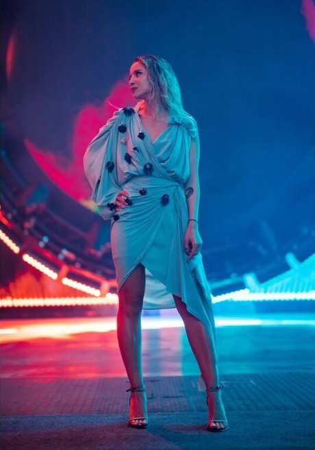 Laure Valee 裸の女優 写真