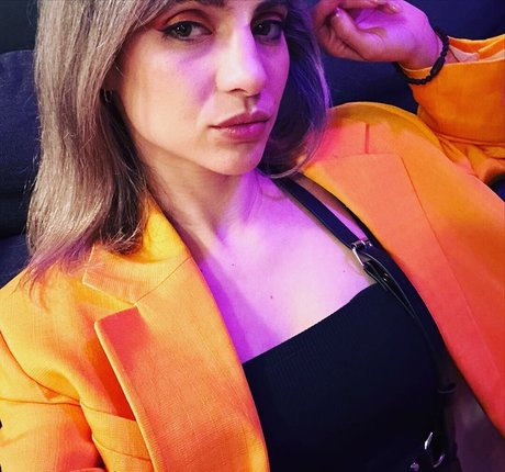 Laure Valee セックスポルノスター 写真