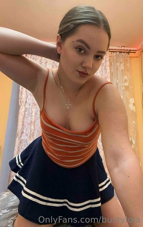 アナル輪姦オンリーファンズ ホット裸 写真